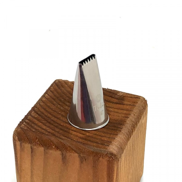 Кондитерская насадка лента с зубчиками №47 Tulip™ (Ribbon Basketweave) Кондитерская насадка лента с зубчиками №47 Tulip™ (Ribbon Basketweave)